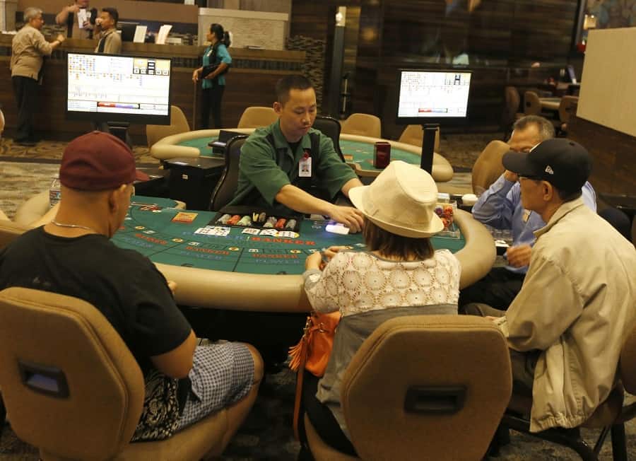 Cách xử lý những đôi nhỏ khi chơi Poker