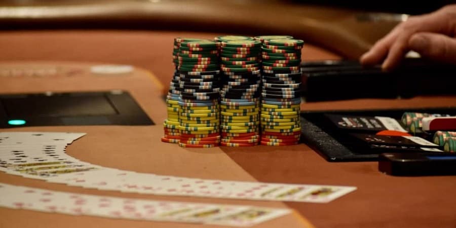 Học cách quản lý tài khoản ngân hàng khi chơi Poker tại VN88
