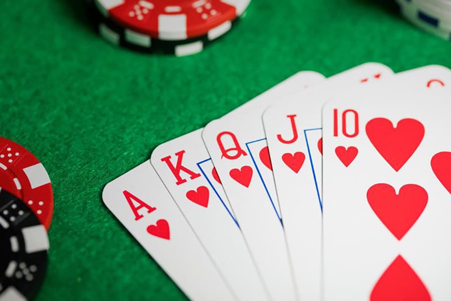 Cần biết những gì để thắng Blackjack tại sòng bạc trực tuyến?